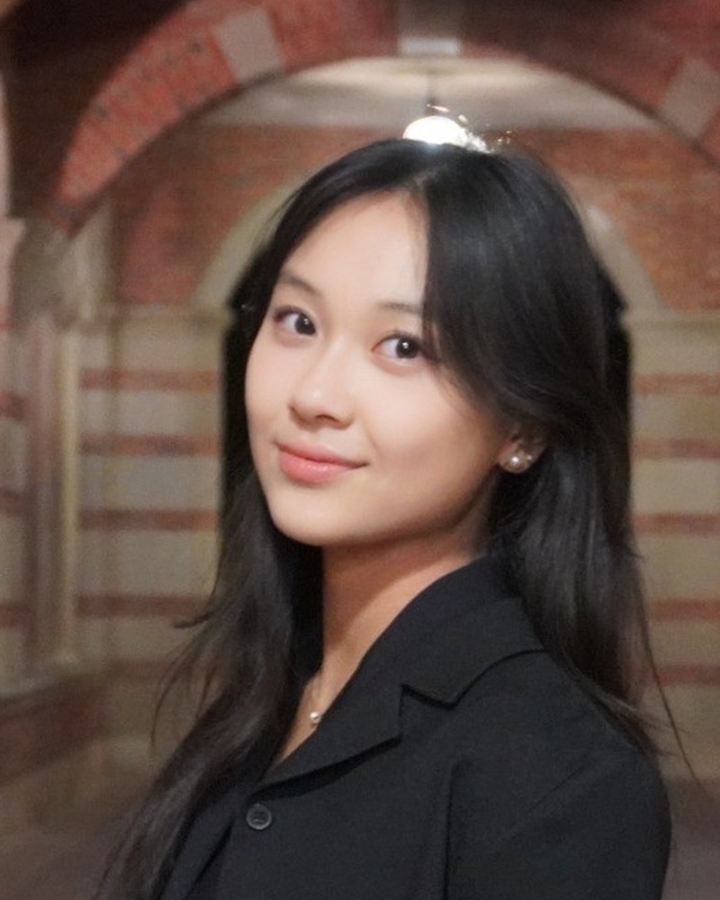 Headshot — Chloe Kang